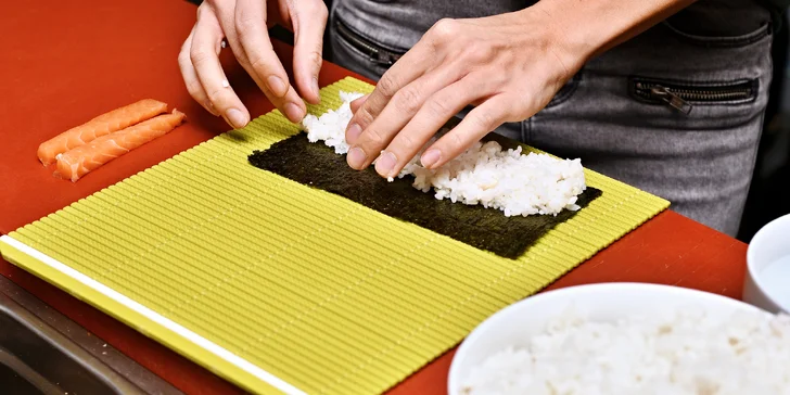 Dostanete také japonské pivo a saké, ať jste na práci dobře naladěni. 