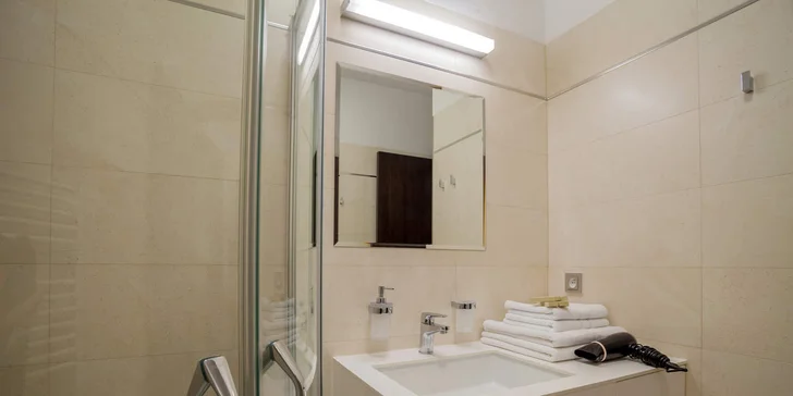Pobyt na Vinohradech pro dva: moderní vybavený apartmán s kuchyňkou