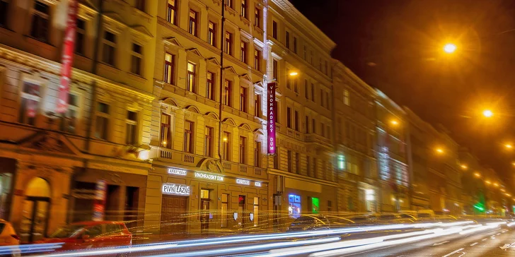Pobyt na Vinohradech pro dva: moderní vybavený apartmán s kuchyňkou