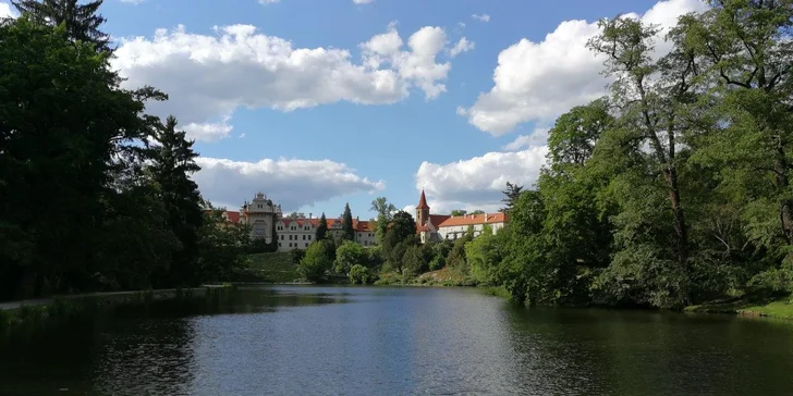 Odpočinek v blízkosti Průhonického parku se snídaní a zvýhodněným aquaparkem