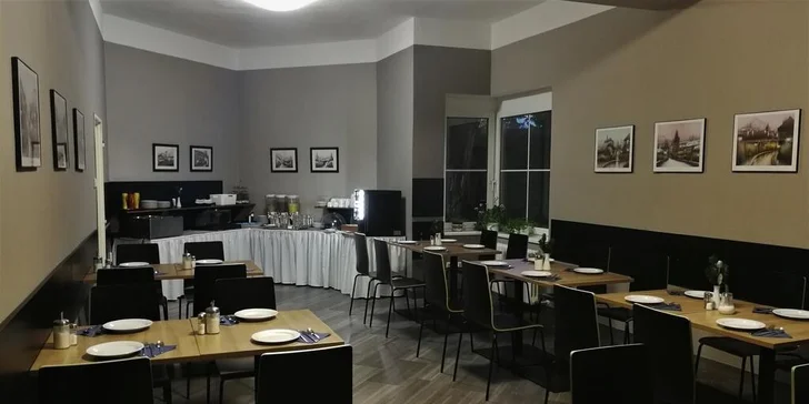 Odpočinek v blízkosti Průhonického parku se snídaní a zvýhodněným aquaparkem