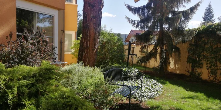 Odpočinek v blízkosti Průhonického parku se snídaní a zvýhodněným aquaparkem