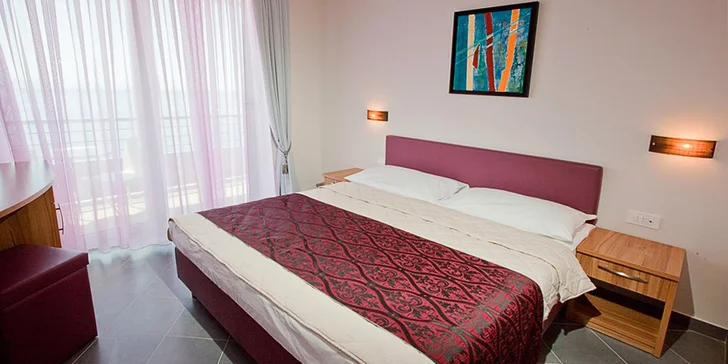 Dovolená v letovisku Podgora: hotel u pláže, s bazénem a polopenzí, vlastní či autobusová doprava