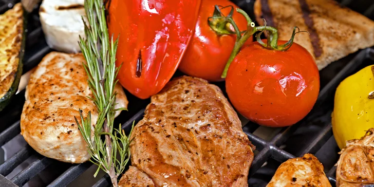 Parádní grilovačka v partě 10 přátel: asistence šéfkuchaře a balíček plný dobrot