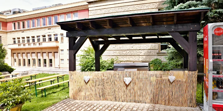 Parádní grilovačka v partě 10 přátel: asistence šéfkuchaře a balíček plný dobrot