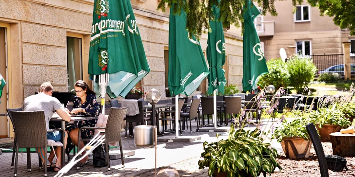 Parádní grilovačka v partě 10 přátel: asistence šéfkuchaře a balíček plný dobrot