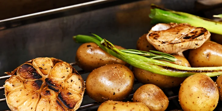 Parádní grilovačka v partě 10 přátel: asistence šéfkuchaře a balíček plný dobrot