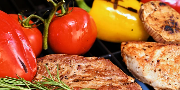 Parádní grilovačka v partě 10 přátel: asistence šéfkuchaře a balíček plný dobrot