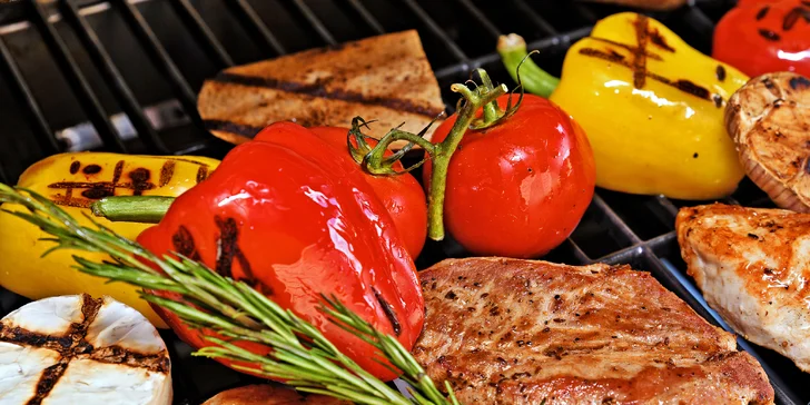 Parádní grilovačka v partě 10 přátel: asistence šéfkuchaře a balíček plný dobrot