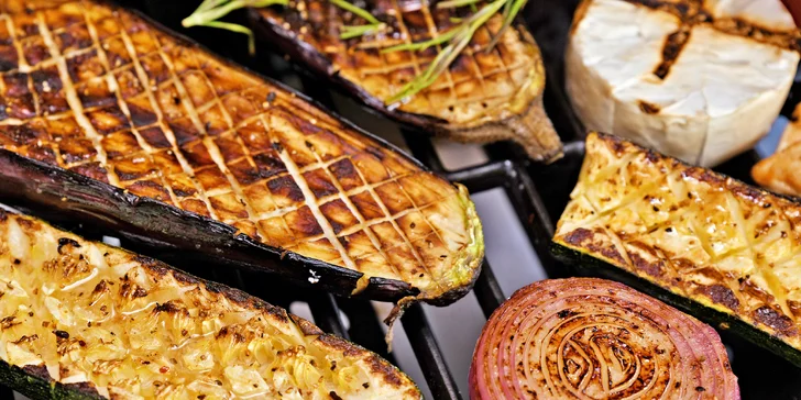 Parádní grilovačka v partě 10 přátel: asistence šéfkuchaře a balíček plný dobrot