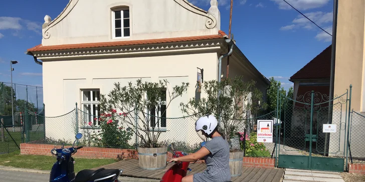 Vyjeďte si na výlet: zapůjčení skútru Peugeot i s přilbou a zámkem na 12 hod., den či víkend