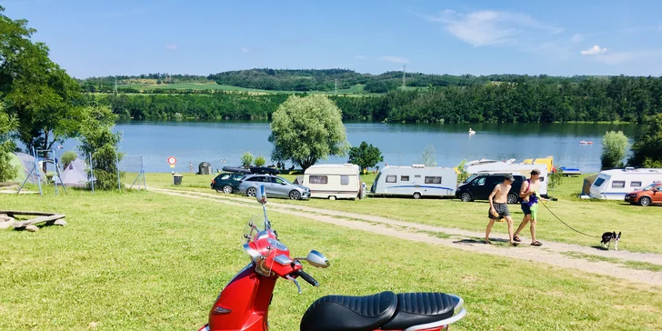 Vyjeďte si na výlet: zapůjčení skútru Peugeot i s přilbou a zámkem na 12 hod., den či víkend