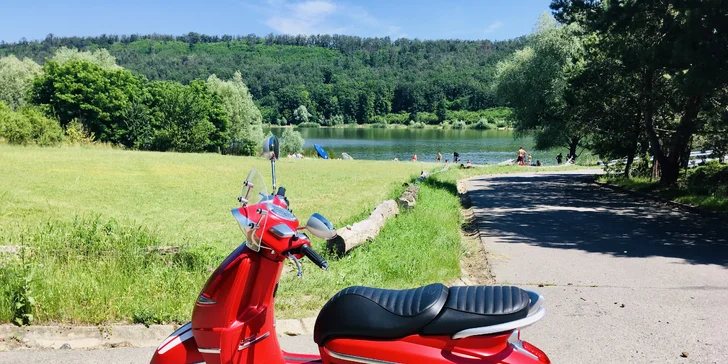 Vyjeďte si na výlet: zapůjčení skútru Peugeot i s přilbou a zámkem na 12 hod., den či víkend