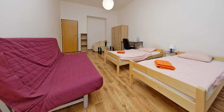 Vybavené apartmány pod Žižkovskou věží: nocleh až na dva týdny pro 2–10 osob
