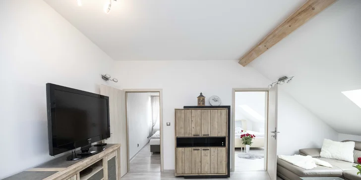 Čas jen pro vás dva: romantický pobyt v Dobříši, apartmá s vířivkou, snídaně