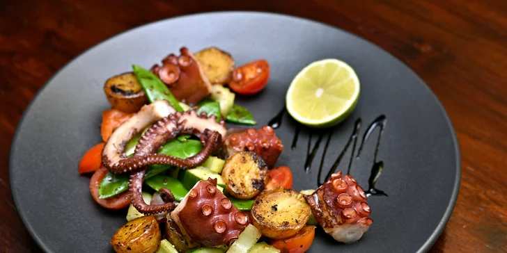 3chodové argentinské menu pro 2 osoby: chobotnice, dva druhy steaků i dezert s kávou