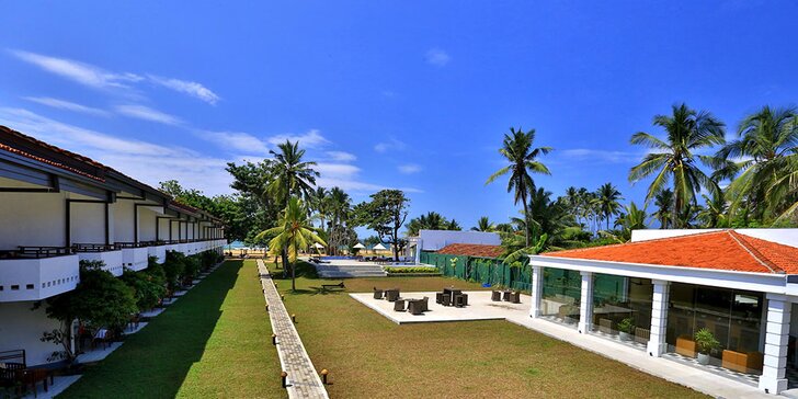 Exotická Srí Lanka: 4* resort se zahradou, bazény a přímo u písčité pláže v oblasti Kalutara