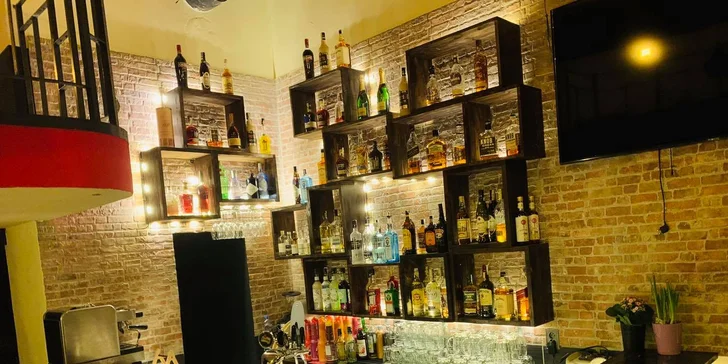 Závitky nebo polévka, poké bowl podle výběru ze 4 druhů a domácí limonáda