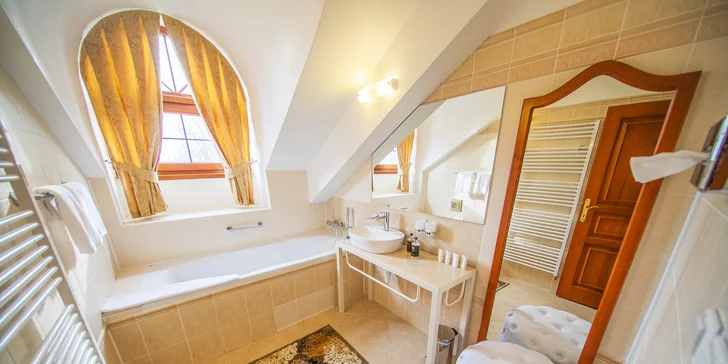 Romantický pobyt na Slovensku: 4* historický zámeček se snídaní či polopenzí a neomezeným wellness