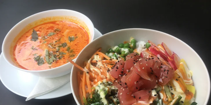 Závitky nebo polévka, poké bowl podle výběru ze 4 druhů a domácí limonáda