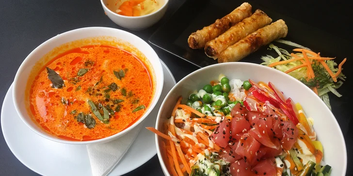 Závitky nebo polévka, poké bowl podle výběru ze 4 druhů a domácí limonáda