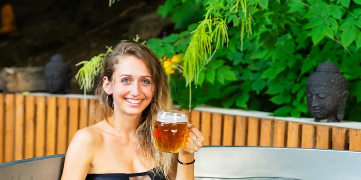 Kouzelné lesní lázně jen pro dva nebo partu až 8 osob: minerální a sirné koupele, sauna, občerstvení