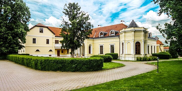 Romantický pobyt na Slovensku: 4* historický zámeček se snídaní či polopenzí a neomezeným wellness
