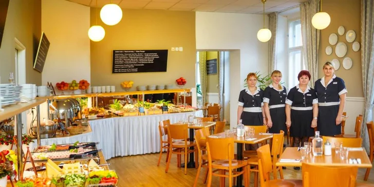 1–8 nocí v centru Prahy až pro 4 osoby: snídaně, terasa s výhledem na Hrad a Staré Město