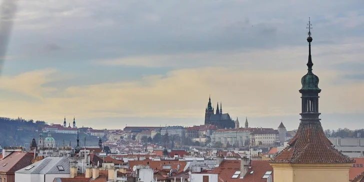 1–8 nocí v centru Prahy až pro 4 osoby: snídaně, terasa s výhledem na Hrad a Staré Město