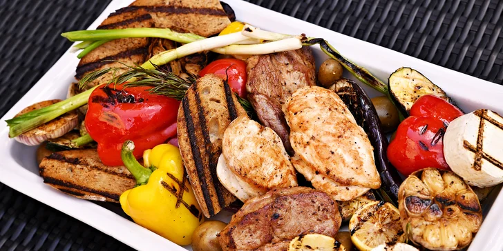 Parádní grilovačka v partě 10 přátel: asistence šéfkuchaře a balíček plný dobrot