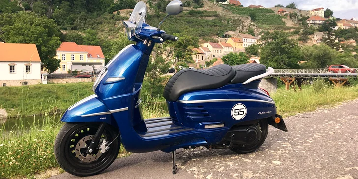 Vyjeďte si na výlet: zapůjčení skútru Peugeot i s přilbou a zámkem na 12 hod., den či víkend