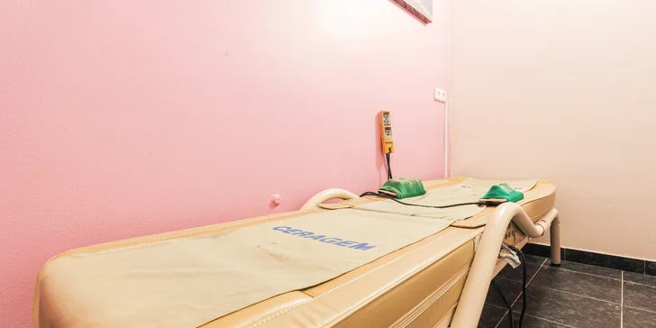 Masáž podle výběru ze druhů: přístrojová, relaxační nebo kokosová vč. peelingu