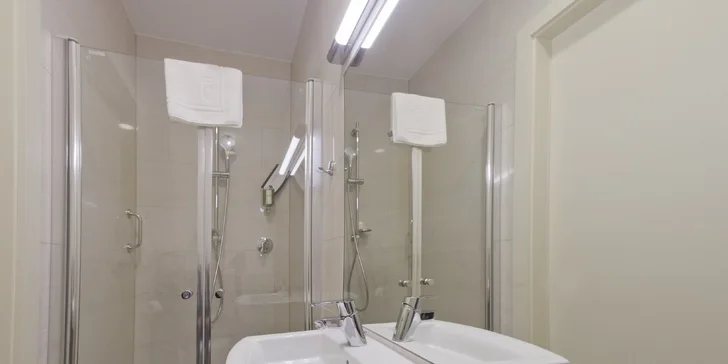 4* pobyt ve Sklářské Porubě: historický hotel se zahradou, neomezeně wellness a snídaně