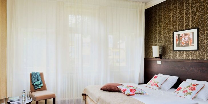4* pobyt ve Sklářské Porubě: historický hotel se zahradou, neomezeně wellness a snídaně