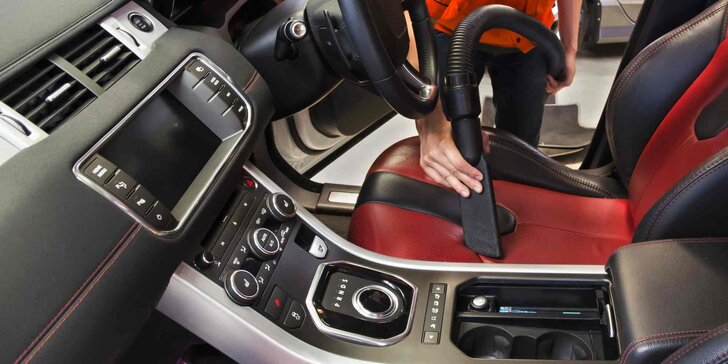 Důkladná péče o vaše auto: čištění interiéru i tepování sedadel