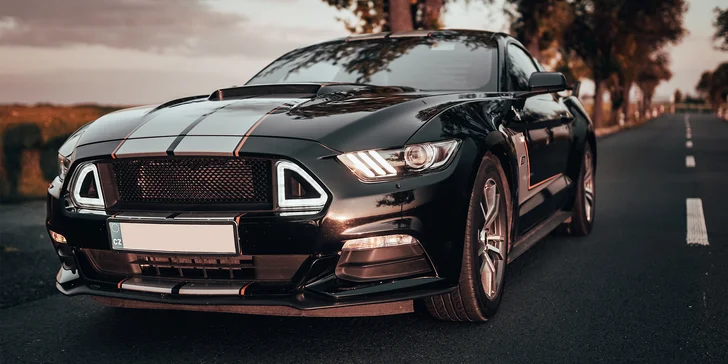 Zajeďte si Ecce Homo ve Fordu Mustang: jízdy na 15–60 min. se zkušeným instruktorem