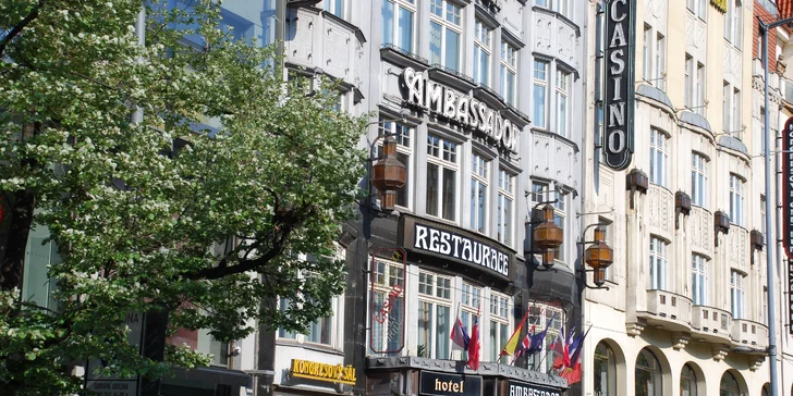 Pobyt v 5* hotelu v centru Prahy: snídaně, láhev vína, masáž i prohlídka Prahy