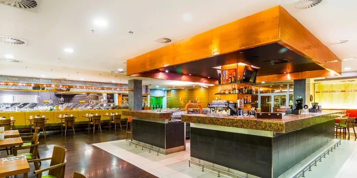 Odpočinek v hotelu Marriott v centru Plzně: snídaně nebo polopenze i varianty s prohlídkou pivovaru a pivo zdarma