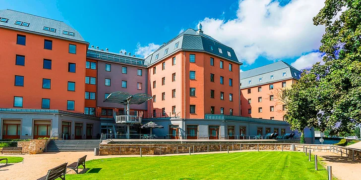 Odpočinek v hotelu Marriott v centru Plzně: snídaně nebo polopenze i varianty s prohlídkou pivovaru a pivo zdarma
