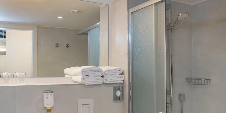 4* all inclusive pobyt na Krku: hotel u moře, bazény se skluzavkami, animace a vstup do akvária