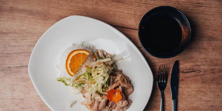 Asijské menu pro jednoho i dva: na výběr xap xúí a teriyaki omáčka, s masem nebo tofu či krevetami
