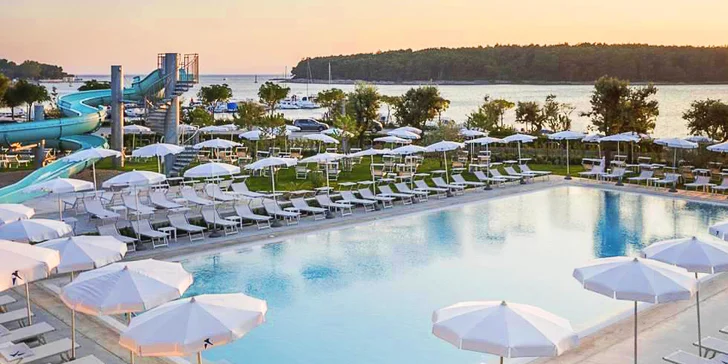 4* all inclusive pobyt na Krku: hotel u moře, bazény se skluzavkami, animace a vstup do akvária