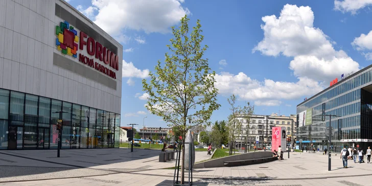 Pokoj Deluxe, boží snídaně a láhev sektu v hotelu na Smetanově náměstí
