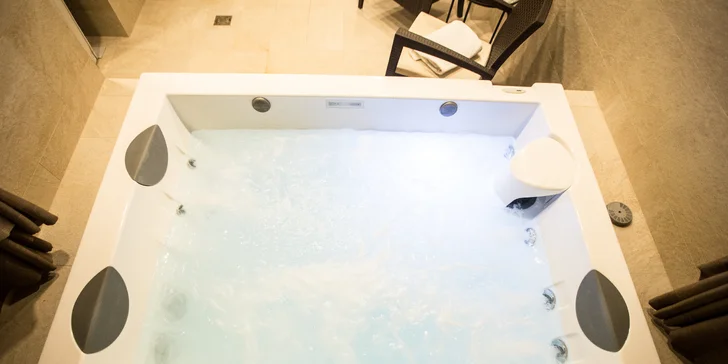 Bydlete v samém srdci Prahy. Apartmán až pro 4 osoby s privátním wellness