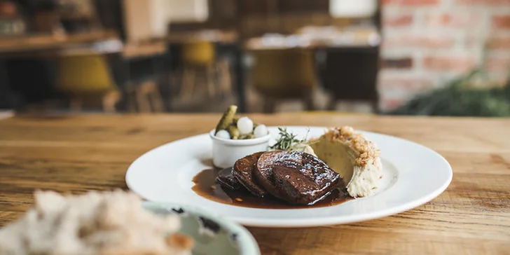 Otevřený voucher na cokoli z nabídky Hotel City City a Loft Restaurant v hodnotě 500–2000 Kč