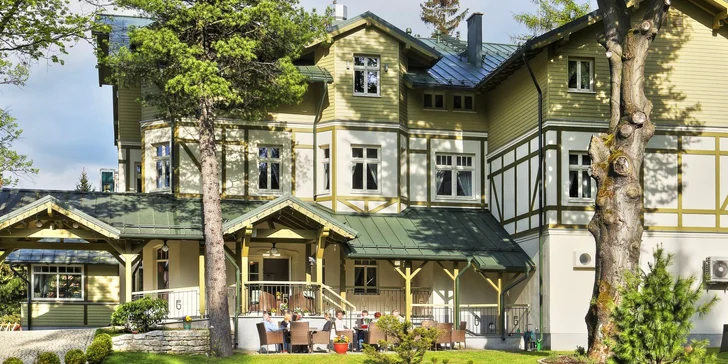 4* pobyt ve Sklářské Porubě: historický hotel se zahradou, neomezeně wellness a snídaně