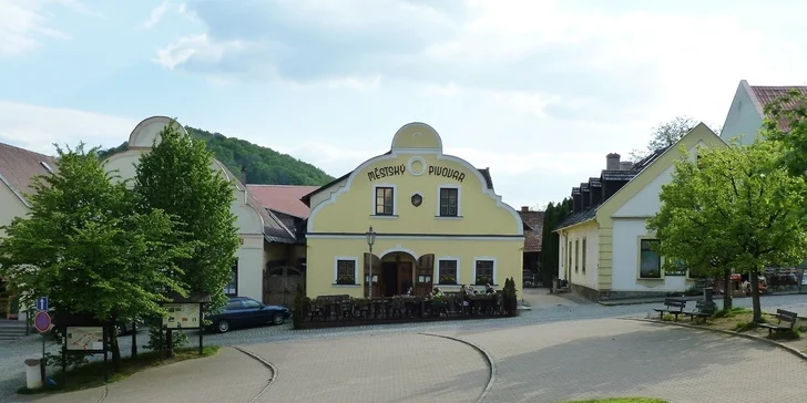 Pro milovníky masa a zlatavého moku: 600 g pečeného kolena a 3 pivní speciály na zapití