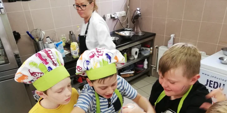 3hod. animační programy pro děti 3–15 let: vyrábění, cvičení, tancování, míčové hry i výlety