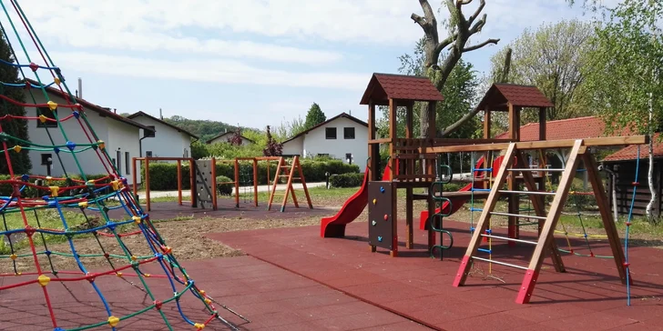 Relax pro rodinu nebo partu přátel blízko Budapešti: neomezeně wellness, možnost polopenze a slevy, děti zdarma