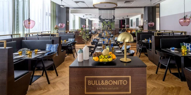 Degustační menu pro dva: krevety, rib eye steak, čokoládový lava cake i víno